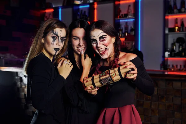 Três Amigas Sexo Feminino Está Festa Halloween Temática Maquiagem Assustadora — Fotografia de Stock
