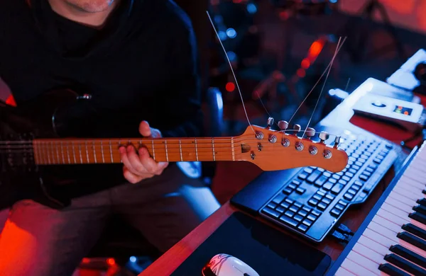 Guitare Joueur Ont Session Enregistrement Intérieur Dans Studio — Photo