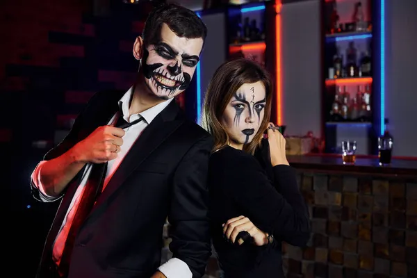 Amigos Está Festa Halloween Temática Maquiagem Assustadora Trajes — Fotografia de Stock