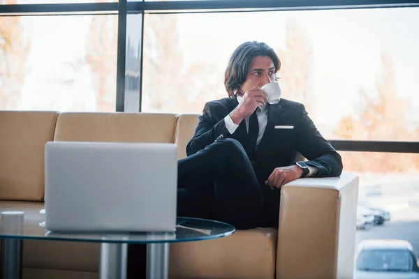 Portrait Handsome Young Businessman Black Suit Tie Sits Sofa Takes — Stock Photo, Image