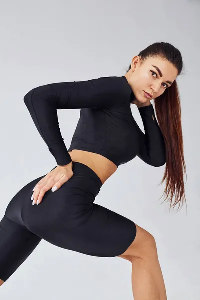 Twerk Dansen Sportieve Vrouw Zwarte Kleren Studio Tegen Witte Achtergrond — Stockfoto