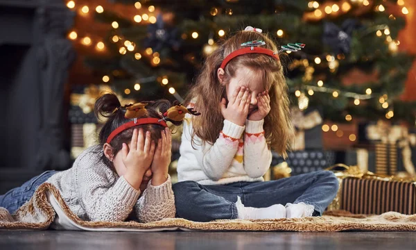 Two Little Girls Have Fun Christmas Decorated Room Gift Boxes — Stock Photo, Image