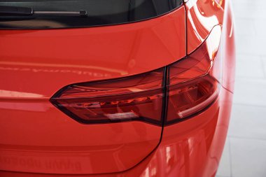 Yeni modern otomobilin parçacık görüntüsü.