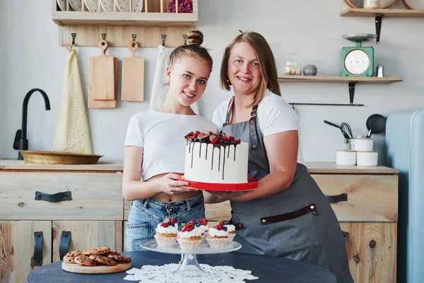 Due Donne Che Preparano Deliziosi Dolci Cucina Insieme — Foto Stock