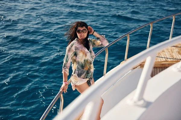 Mature Woman Standing Yacht Enjoying Her Vacation Sea — Stok fotoğraf