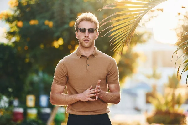 Bright Sunshine Young Man Outdoors Sunny Daytime Concept Vacation — Stockfoto