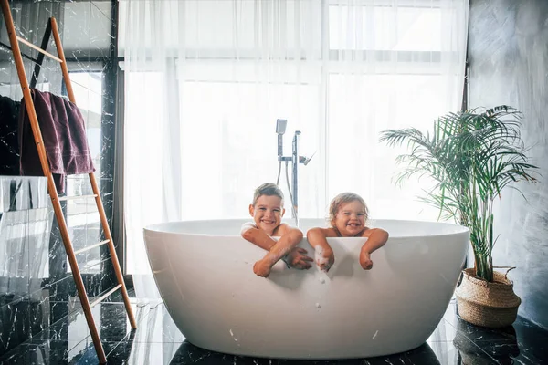 Two Kids Having Fun Washing Themselves Bath Home Posing Camera — Stock Photo, Image