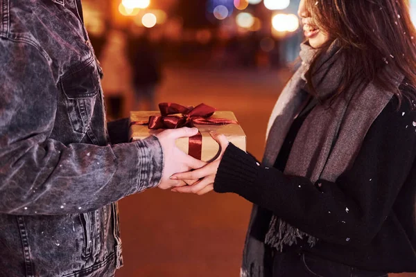 Holds Gift Box Happy Multiracial Couple Together Outdoors City Celebrating — ストック写真