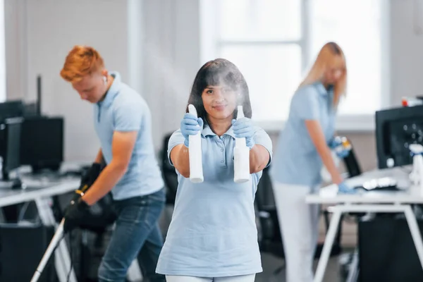 Group Workers Clean Modern Office Together Daytime — Stockfoto