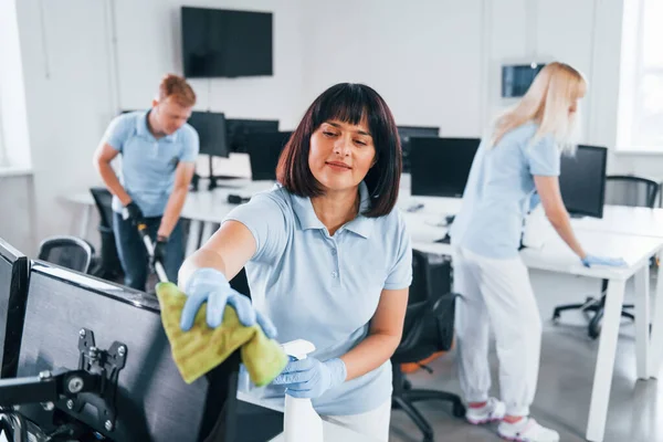 Cleans Monitor Group Workers Clean Modern Office Together Daytime — Zdjęcie stockowe