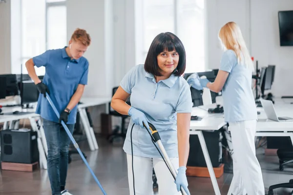 Woman Uses Vacuum Cleaner Group Workers Clean Modern Office Together — ストック写真