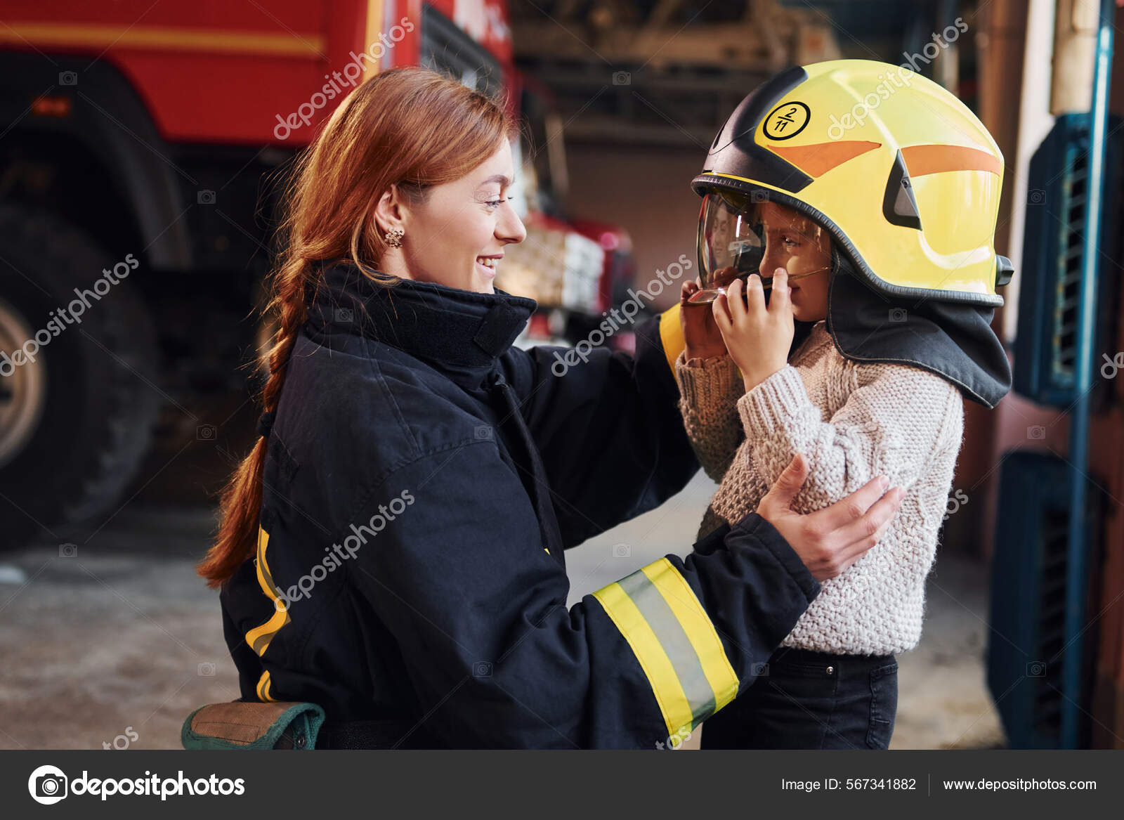 Happy Little Girl Female Firefighter Protective Uniform Стоковое.