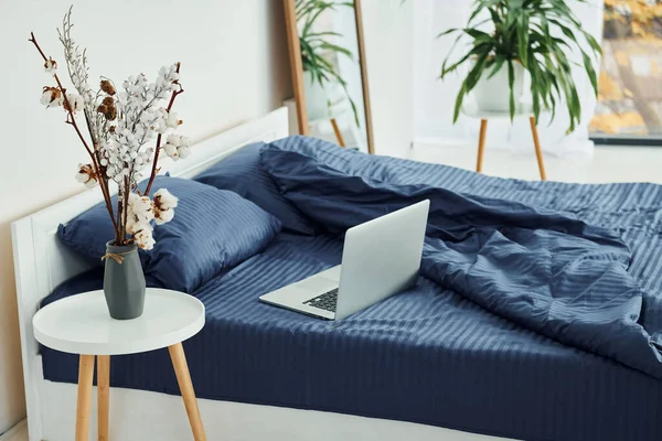 Laptop Bed Interior Design Beautiful Modern Bedroom Daytime — стоковое фото