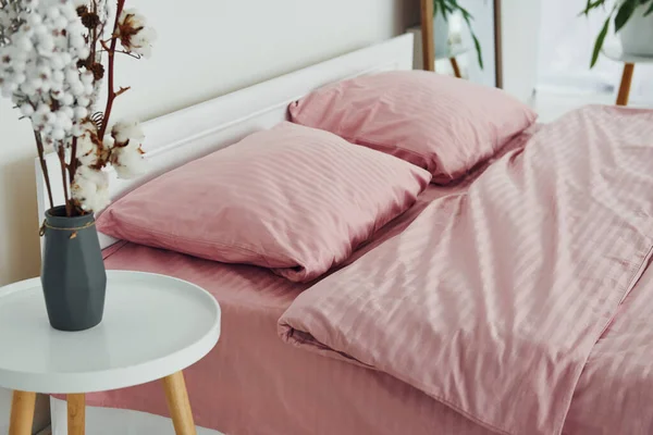 Pink Colored Bed Interior Design Beautiful Modern Bedroom Daytime — Stock fotografie
