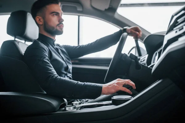 Man Elegant Clothes Sitting Brand New Expencive Automobile — Stock Photo, Image