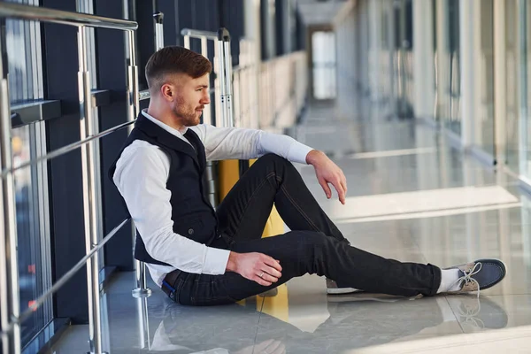 Young Male Passenger Elegant Formal Clothes Sitting Airport Hall — Stockfoto