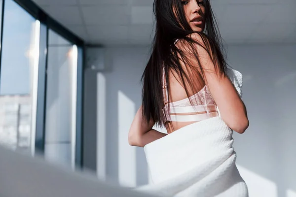 Young Beautiful Brunette Standing Indoors Covering Her Body White Towel — Stockfoto