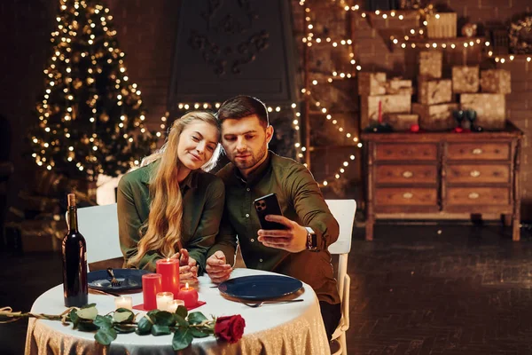 Making Selfie Using Phone Young Lovely Couple Have Romantic Dinner — Foto Stock