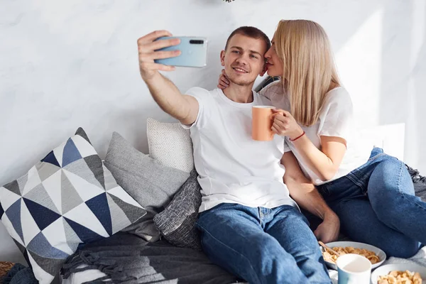 Man Holding Phone Making Selfie Himself His Girlfriend — стоковое фото