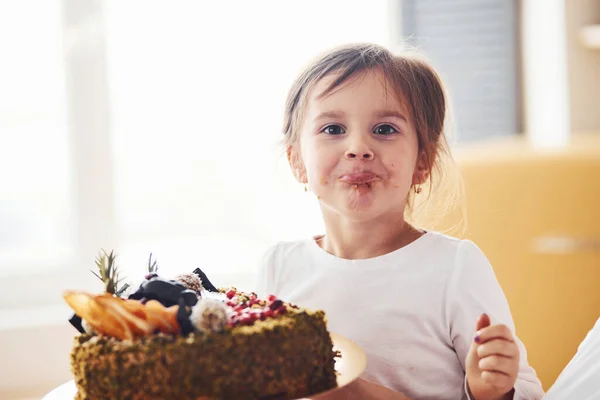 Cheerful Little Girl Eating Fresh Dietical Cake Kitchen — Stock Photo, Image