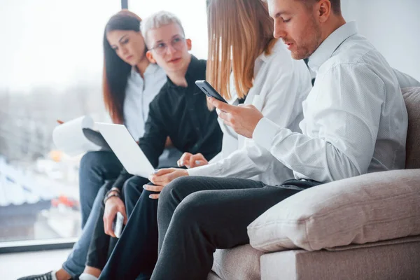 Group Friends Sitting Sofa Laptop Phones Together — Foto de Stock