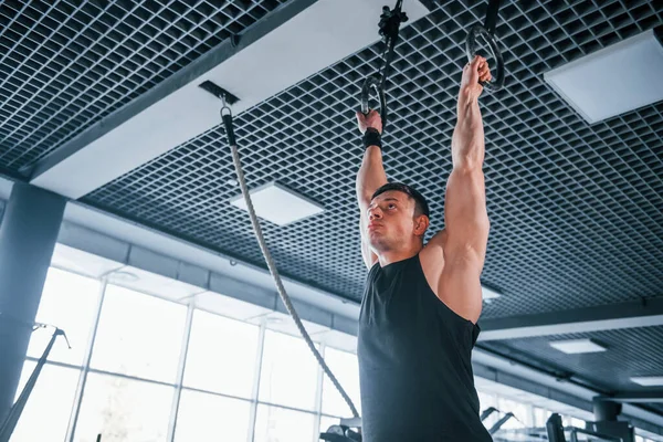 Strong Young Man Sportive Clothes Doing Exercises Gymnastic Rings Gym — Stock Photo, Image