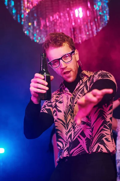 Guy Glasses Drinks Beer Young People Having Fun Night Club — Stock Photo, Image