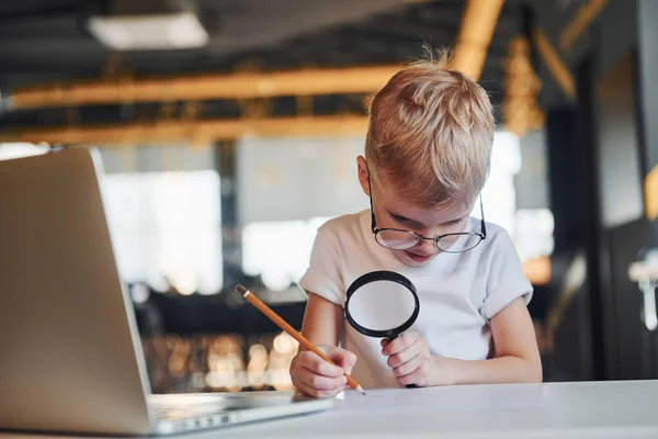 Smart Child Casual Clothes Laptop Table Have Fun Magnifying Glass — Stock Photo, Image