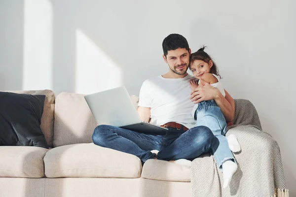 Happy Father His Daughter Spending Free Time Laptop Home Together — Φωτογραφία Αρχείου