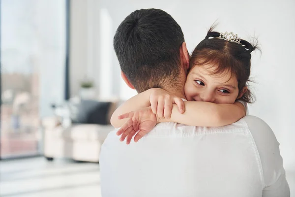 Happy Father His Daughter Embracing Each Other Home — Φωτογραφία Αρχείου