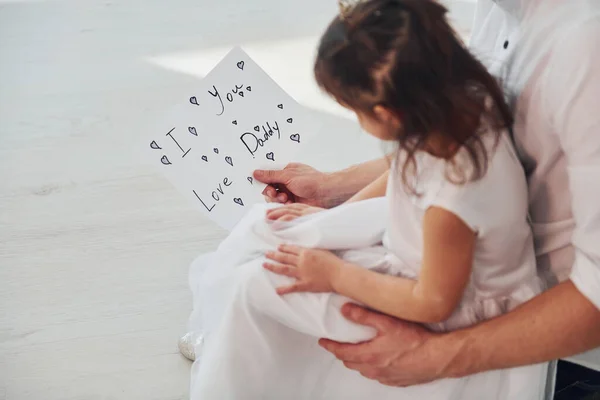 Happy Father Day Daughter Makes Surprise Dad Giving Postcard Heart — Φωτογραφία Αρχείου