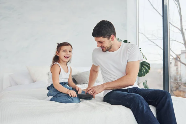 Happy Father His Daughter Having Fun Comb Home Together — Foto Stock