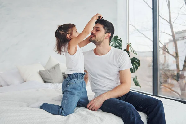 Happy Father His Daughter Having Fun Comb Home Together — Foto Stock
