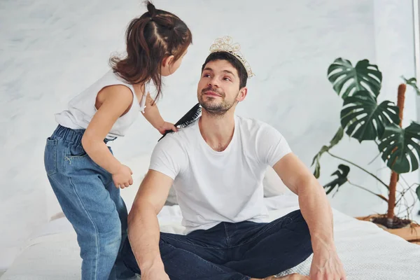 Little Girl Wearing Crown Father Head Having Fun Home Together — Foto Stock