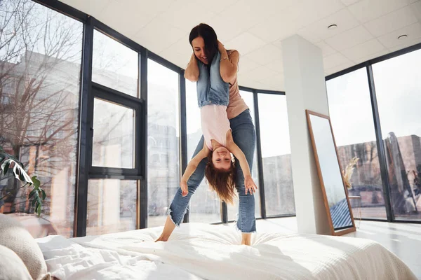 Young Mother Her Daughter Spending Weekend Together Bed — Stock Fotó