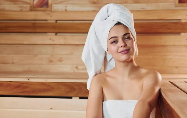 Young Beautiful Woman Have Rest Sauna Conception Bodycare — Stockfoto