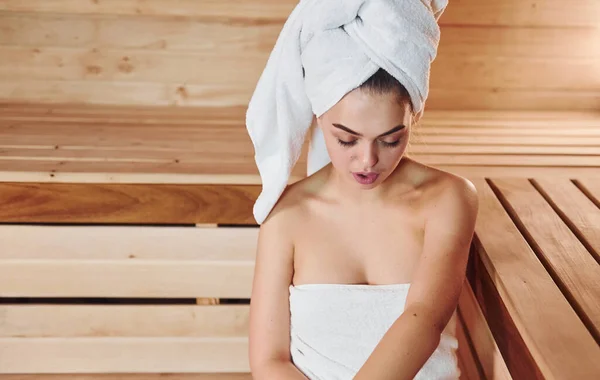 Young Beautiful Woman Have Rest Sauna Conception Bodycare — Stockfoto