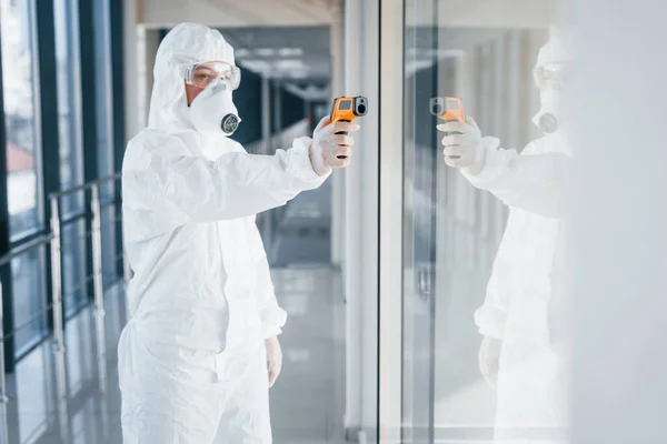 Female Doctor Scientist Lab Coat Defensive Eyewear Mask Standing Indoors — Stock fotografie