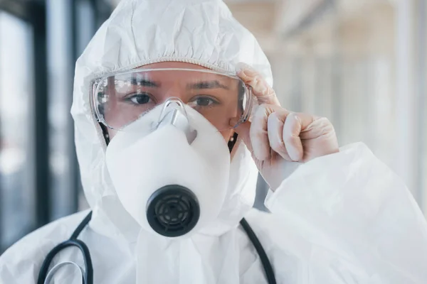 Female Doctor Scientist Lab Coat Defensive Eyewear Mask Standing Indoors — Stock Fotó