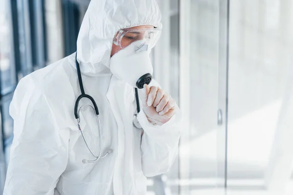Feels Bad Sick Female Doctor Scientist Lab Coat Defensive Eyewear — Stock Fotó