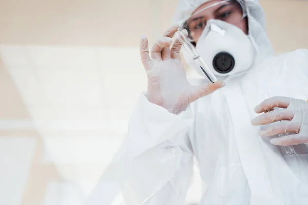Test Tube Hand Female Doctor Scientist Lab Coat Defensive Eyewear — Stock fotografie