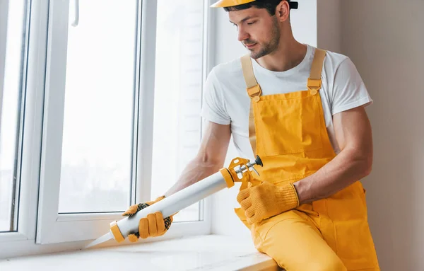 Handyman Yellow Uniform Works Glue Window Indoors House Renovation Conception — Zdjęcie stockowe