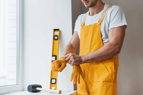 Handyman Yellow Uniform Preparing Work Indoors House Renovation Conception — Zdjęcie stockowe