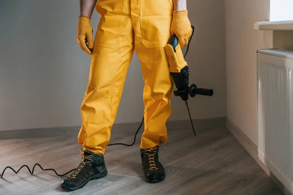 Handyman Yellow Uniform Drill Standing Indoors House Renovation Conception — Stock fotografie