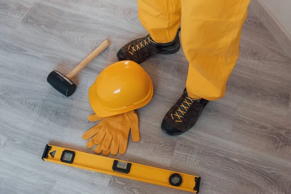 Tools Floor Handyman Yellow Uniform Standing Indoors House Renovation Conception — Stok fotoğraf