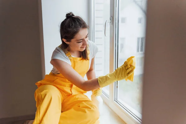 Housewife Yellow Uniform Cleaning Windows House Renovation Conception — Zdjęcie stockowe