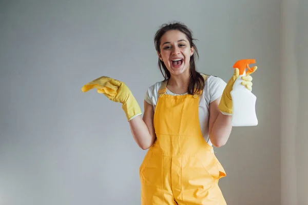 Housewife Yellow Uniform Standing Cleaning Spray Windows Indoors House Renovation — Zdjęcie stockowe