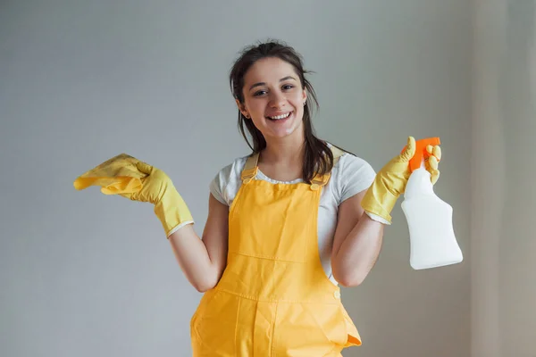 Housewife Yellow Uniform Standing Cleaning Spray Windows Indoors House Renovation — Zdjęcie stockowe