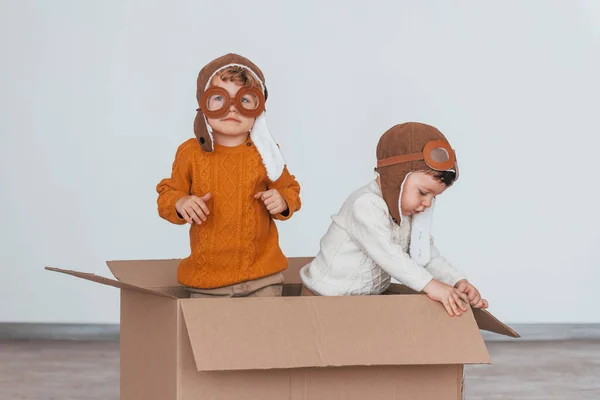 Two Little Boys Retro Pilot Costumes Have Fun Sitting Paper — Stok fotoğraf