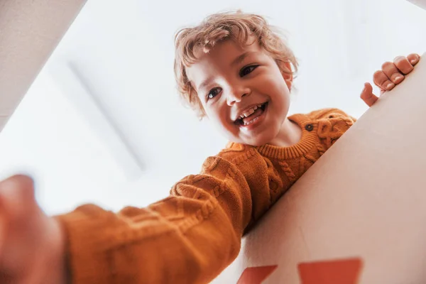 View Little Boy Curly Hair Have Fun Paper Box Indoors — Stockfoto